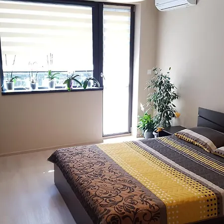 Poli's Aparment Sunny Freesia Апартамент